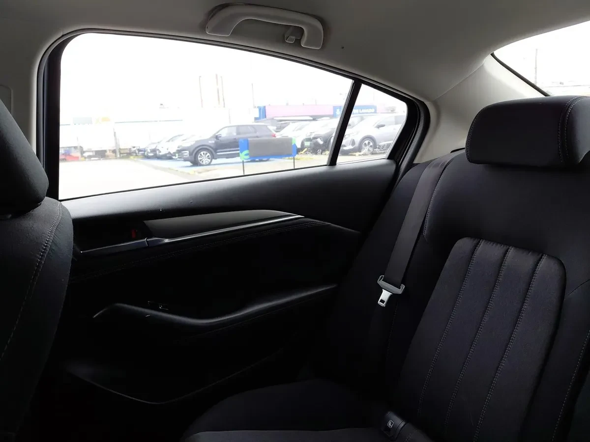 Mazda 6 2.0 Core 4x2 6mt 4p año 2024