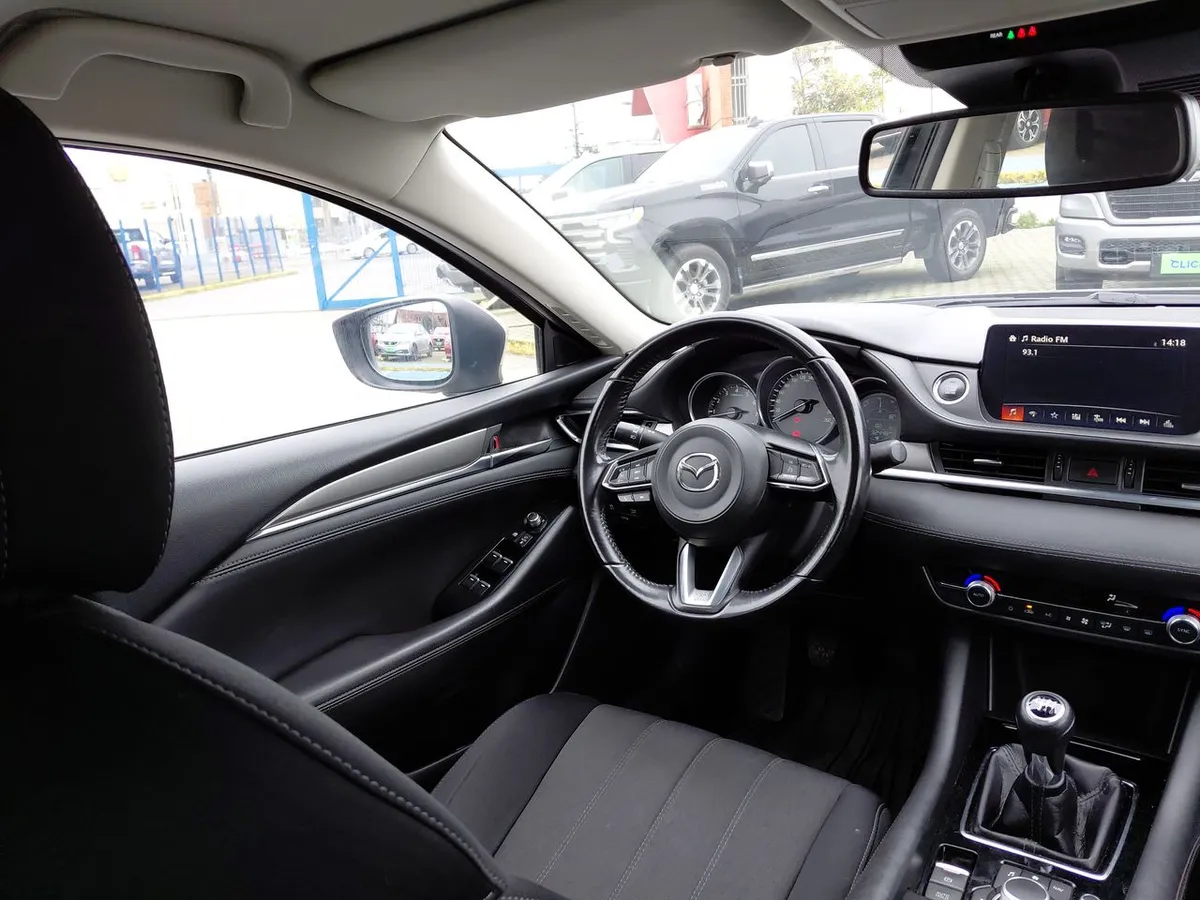 Mazda 6 2.0 Core 4x2 6mt 4p año 2024
