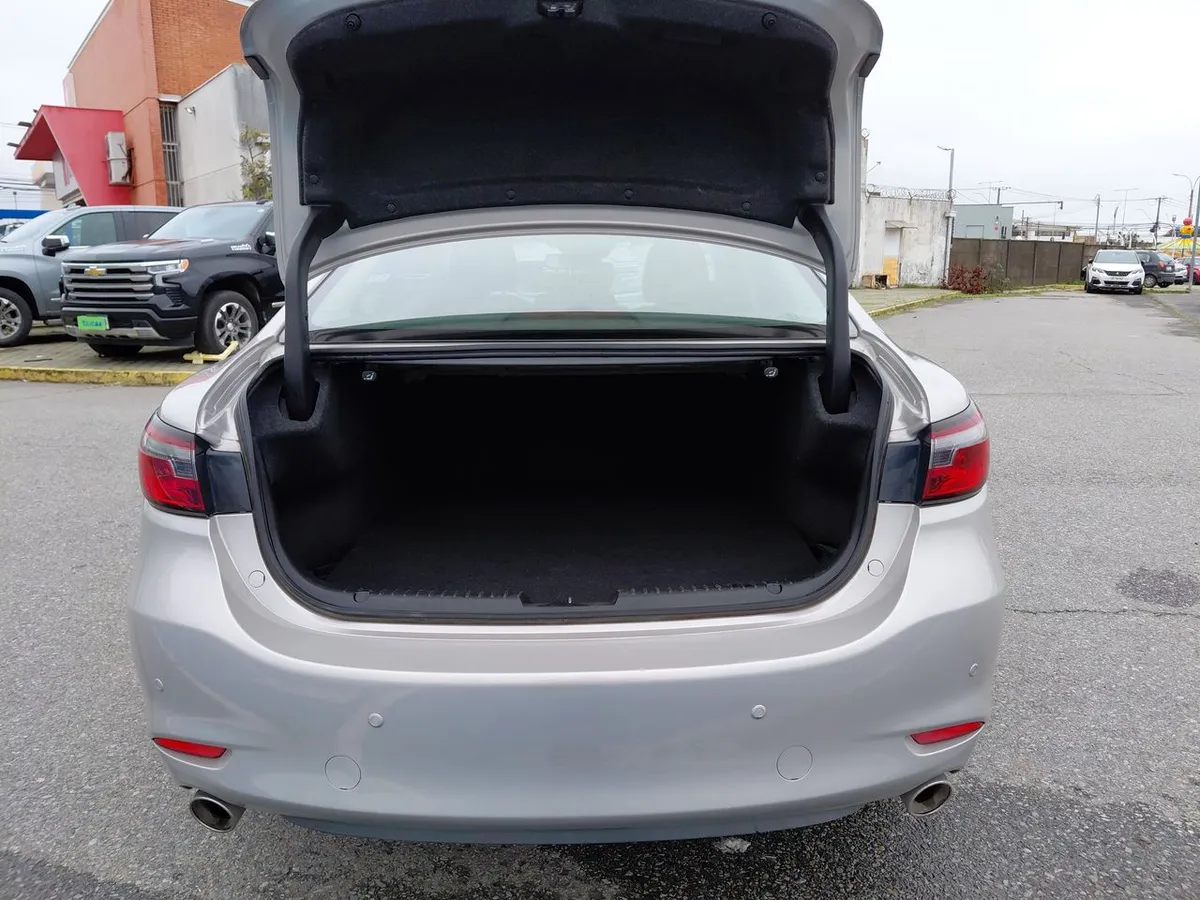 Mazda 6 2.0 Core 4x2 6mt 4p año 2024