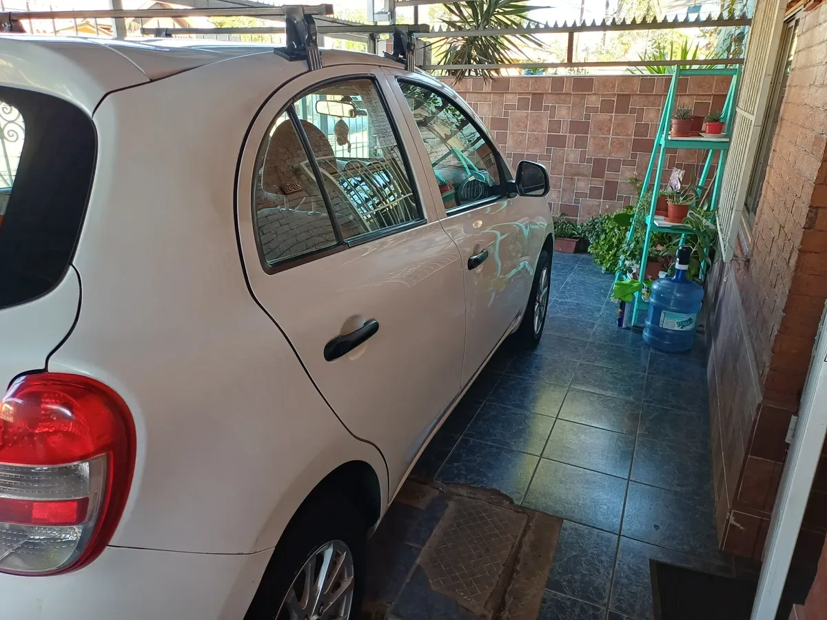 NISSAN MARCH 1.6 Drive Mt año 2012
