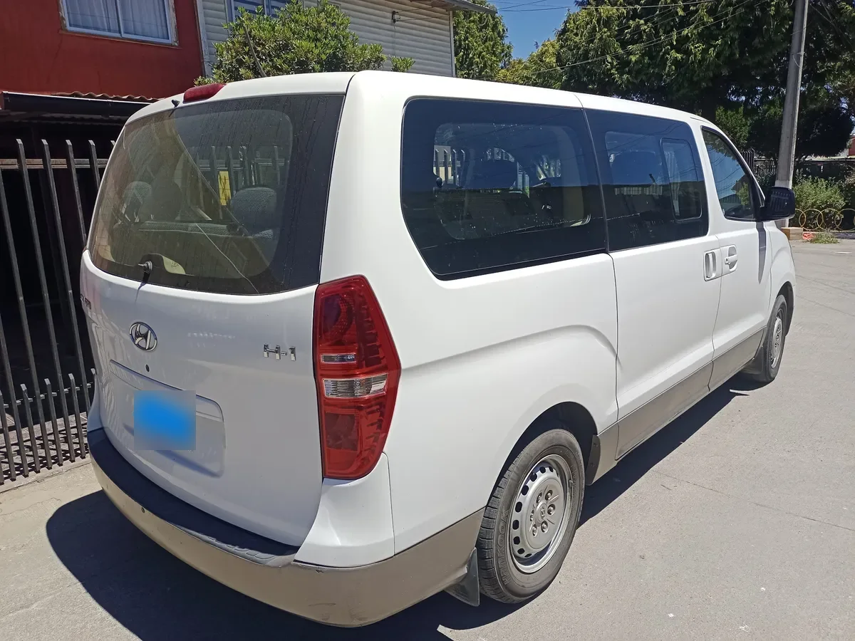 Hyundai H-1 2.5 Crdi Furgon Gl 3s 2ab D.pt Mt Diesel año 2016