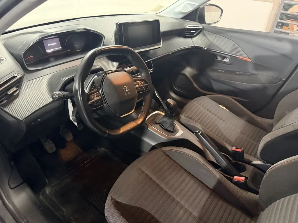 Peugeot 208 1.2 Allure Pack Puretech 130 At año 2021