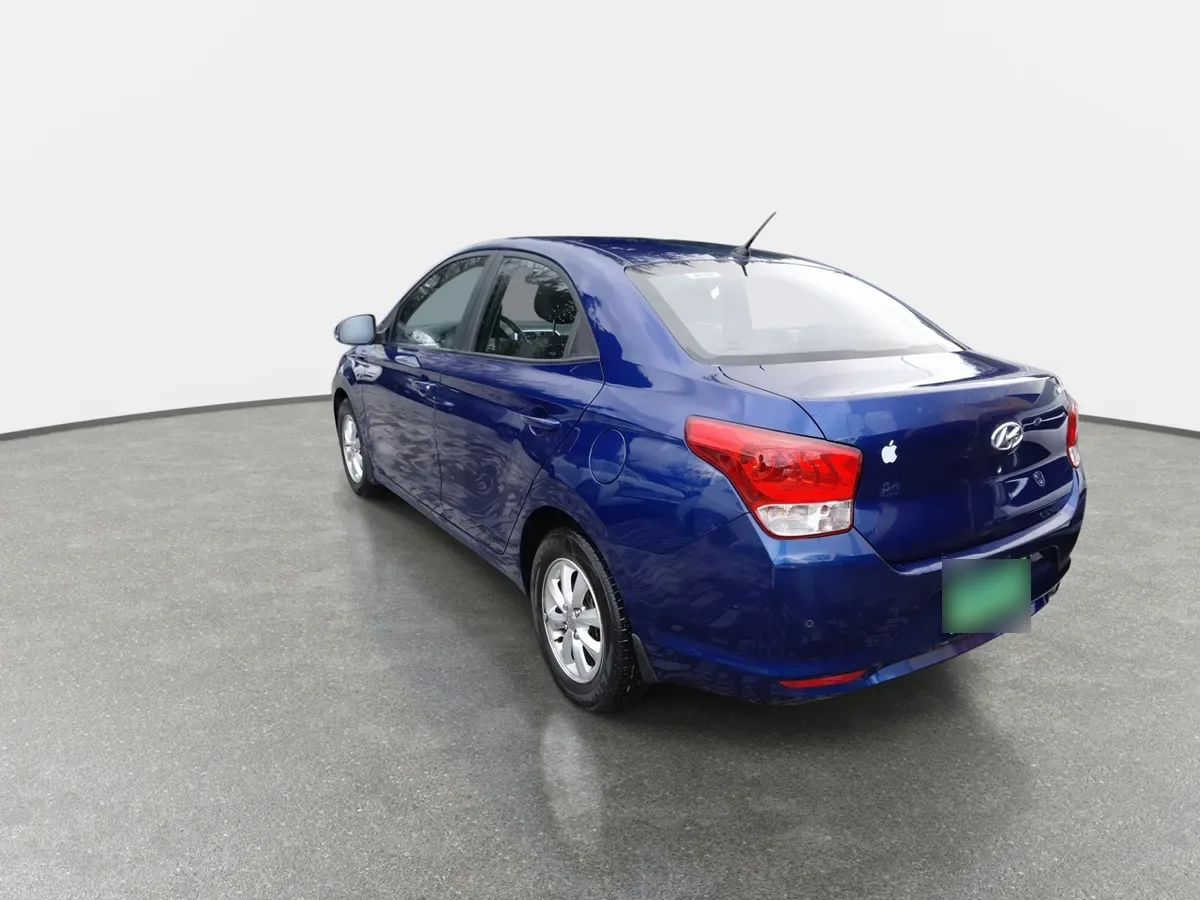 Hyundai Verna 1.4 Cb Plus 4x2 Mt5 4p año 2021