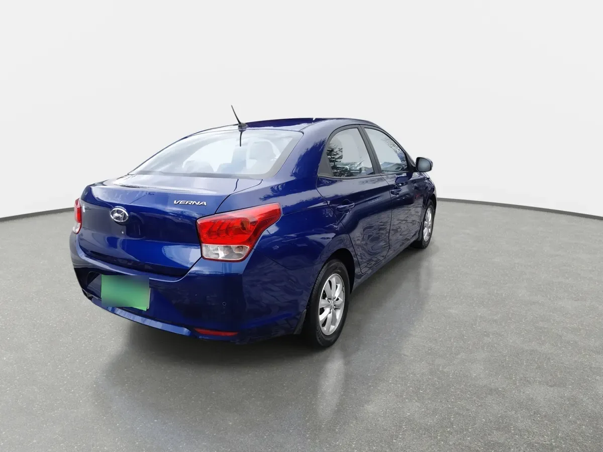 Hyundai Verna 1.4 Cb Plus 4x2 Mt5 4p año 2021