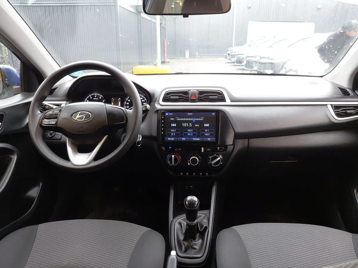 Hyundai Verna 1.4 Cb Plus 4x2 Mt5 4p año 2021
