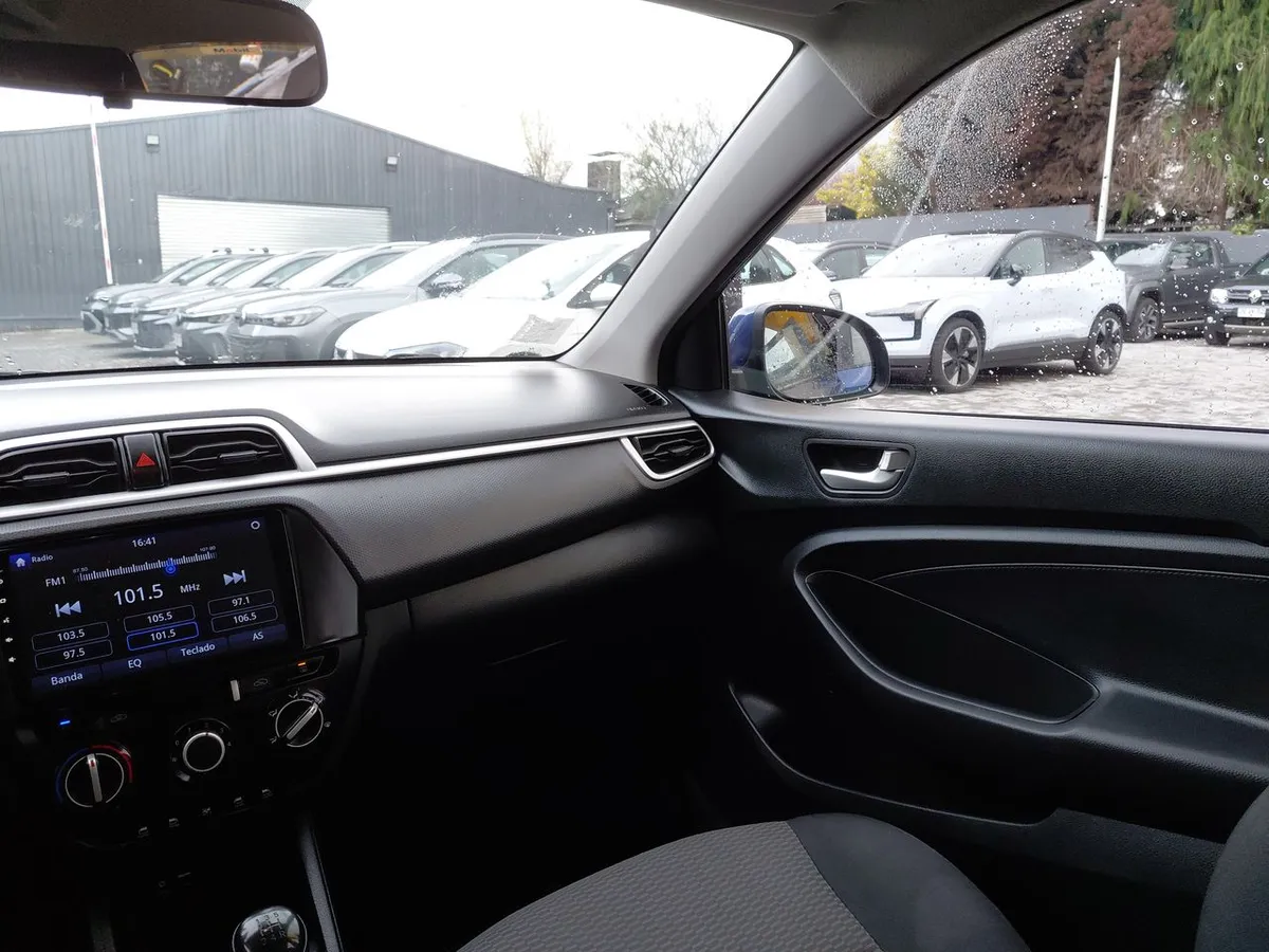 Hyundai Verna 1.4 Cb Plus 4x2 Mt5 4p año 2021
