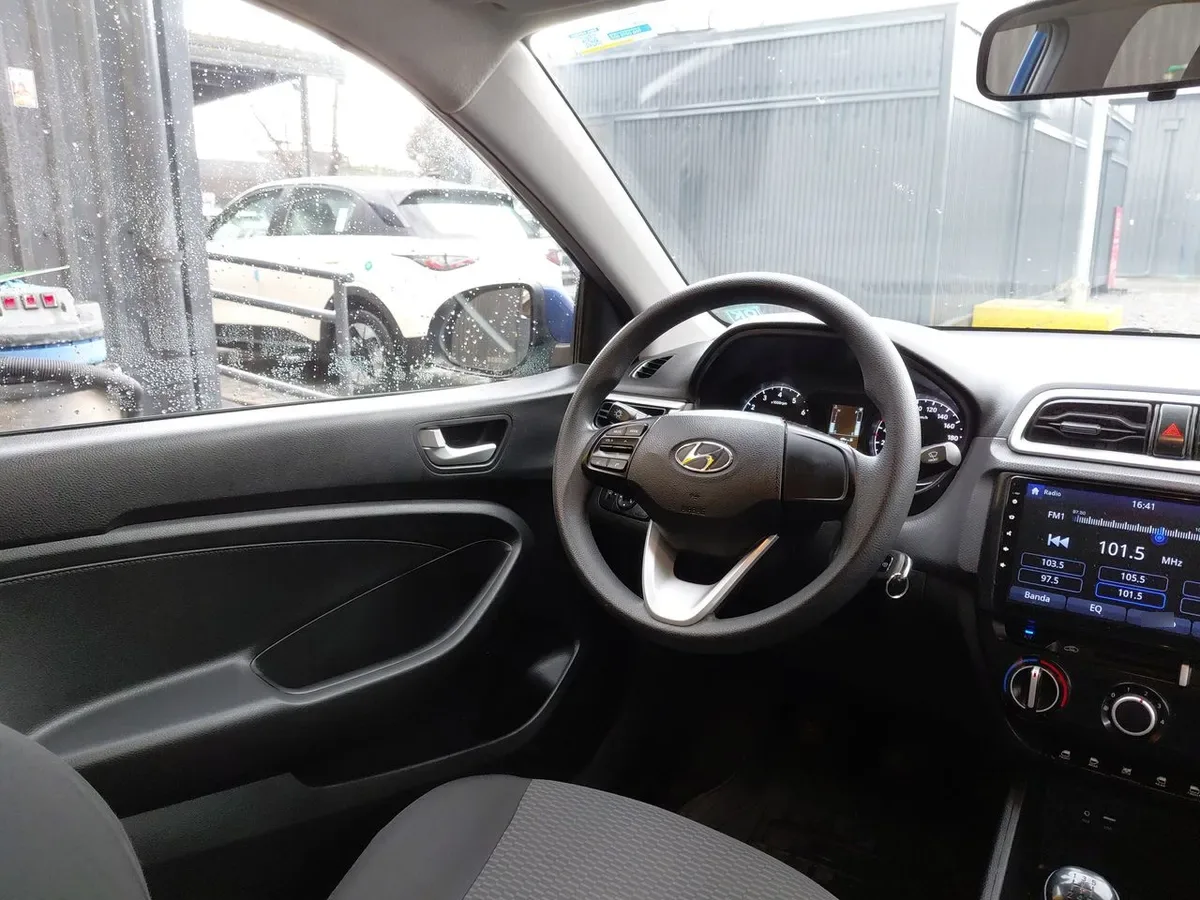 Hyundai Verna 1.4 Cb Plus 4x2 Mt5 4p año 2021