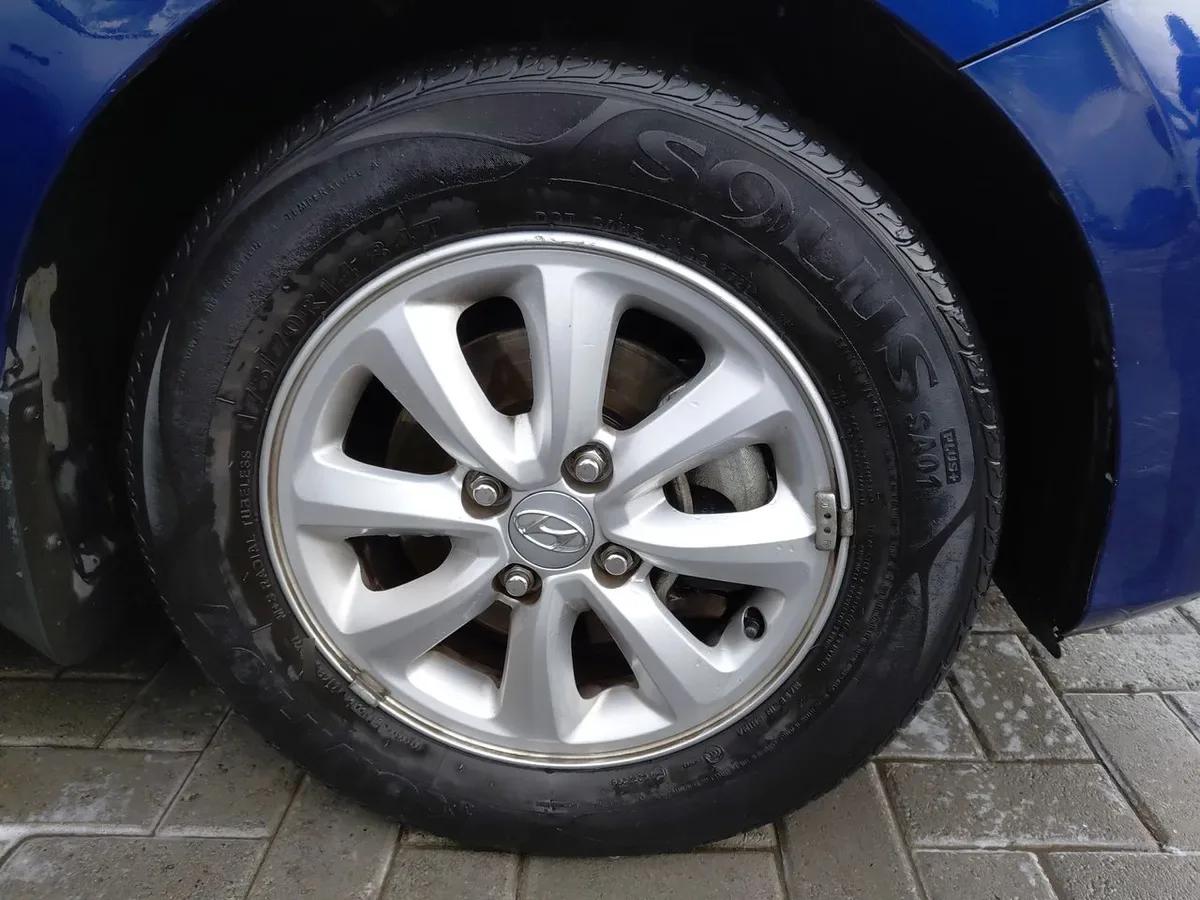 Hyundai Verna 1.4 Cb Plus 4x2 Mt5 4p año 2021