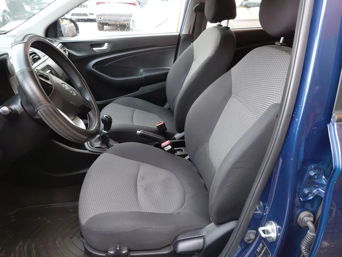 Hyundai Verna 1.4 Cb Plus 4x2 Mt5 4p año 2021