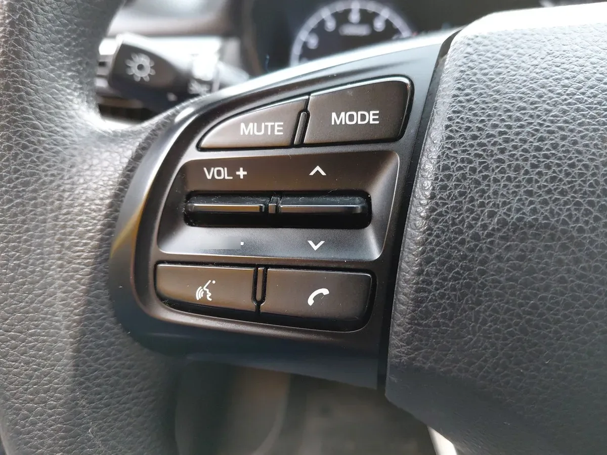 Hyundai Verna 1.4 Cb Plus 4x2 Mt5 4p año 2021
