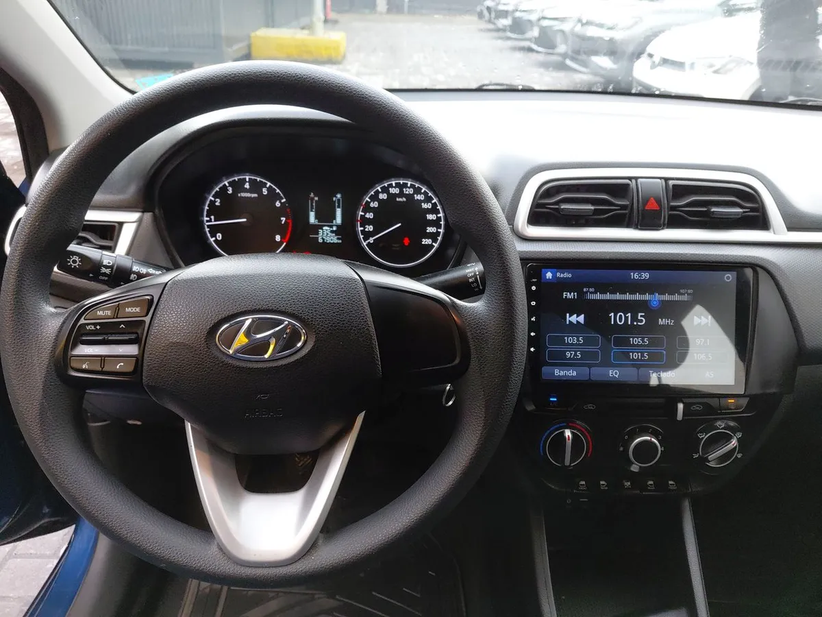 Hyundai Verna 1.4 Cb Plus 4x2 Mt5 4p año 2021