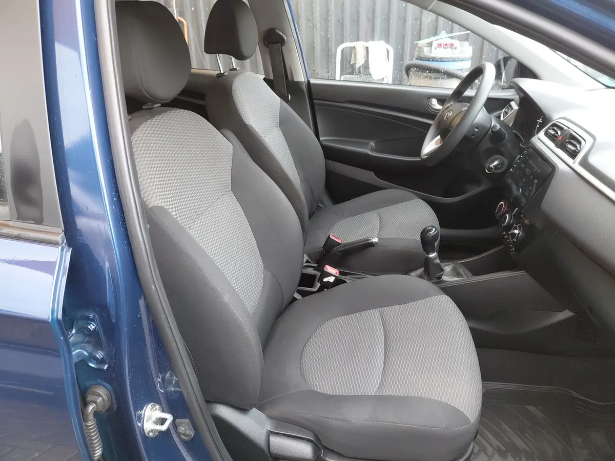 Hyundai Verna 1.4 Cb Plus 4x2 Mt5 4p año 2021