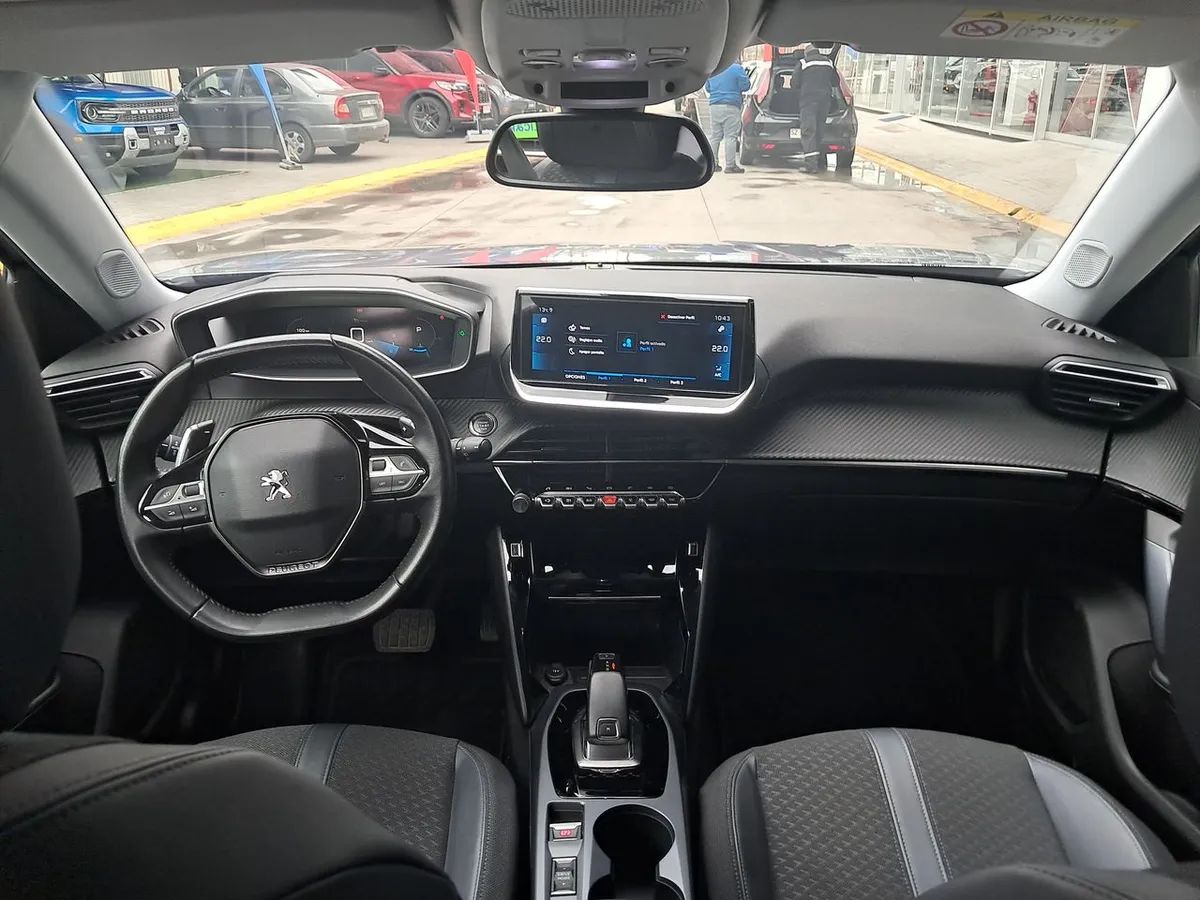 Peugeot 2008 1.2 Allure Puretech 4x2 130 Eat8 At 5p año 2020