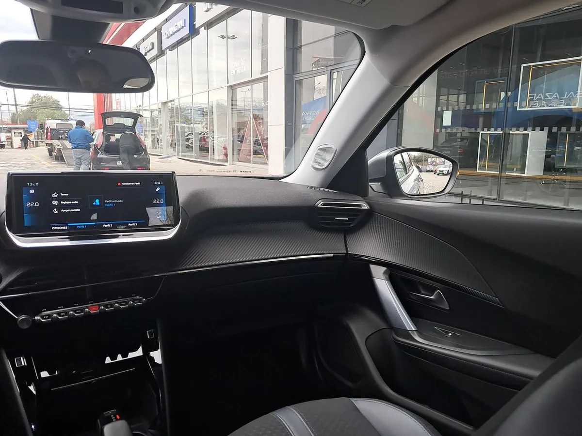 Peugeot 2008 1.2 Allure Puretech 4x2 130 Eat8 At 5p año 2020