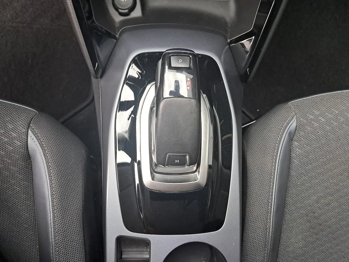Peugeot 2008 1.2 Allure Puretech 4x2 130 Eat8 At 5p año 2020
