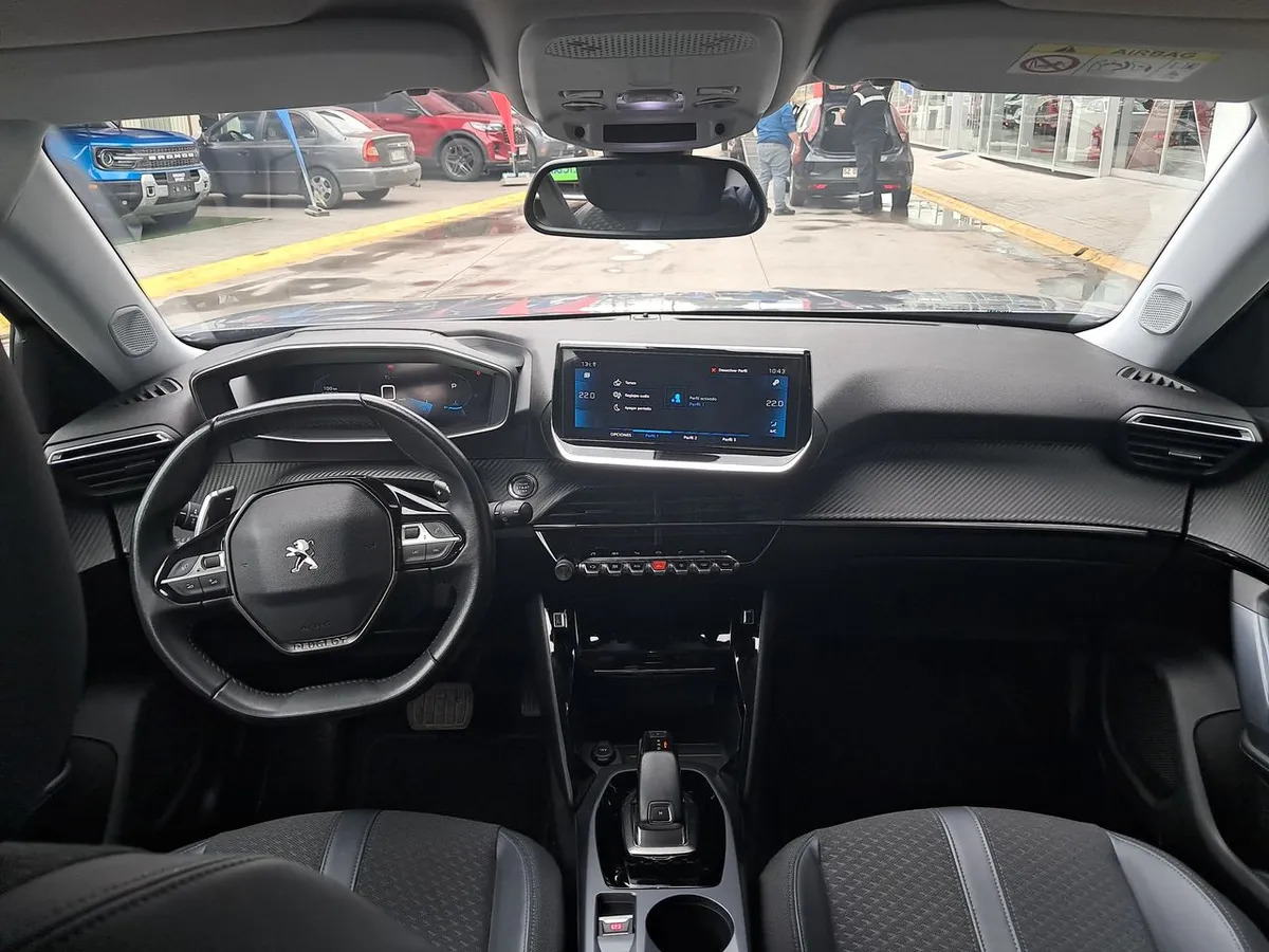 Peugeot 2008 1.2 Allure Puretech 4x2 130 Eat8 At 5p año 2020
