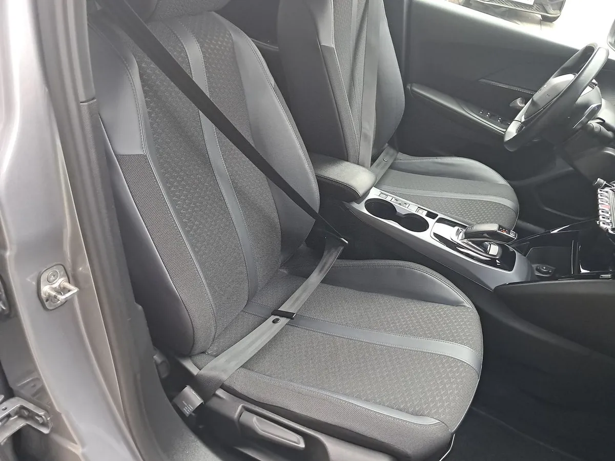 Peugeot 2008 1.2 Allure Puretech 4x2 130 Eat8 At 5p año 2020