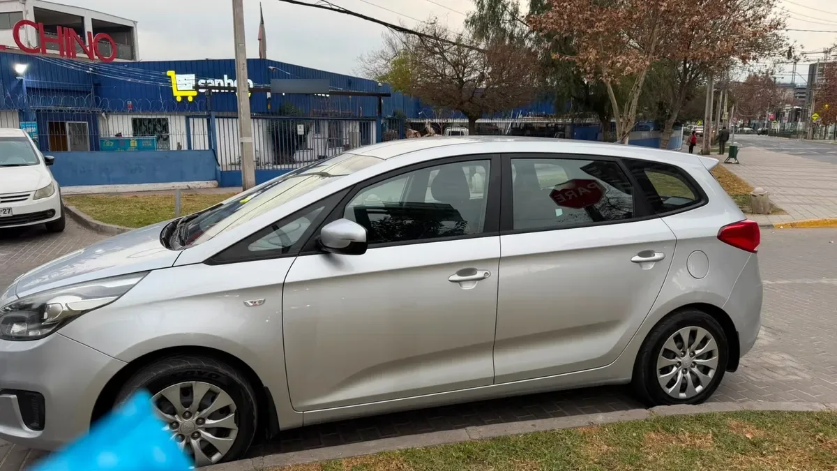 KIA MOTORS CARENS 2.0 Lx Ab Mt año 2016