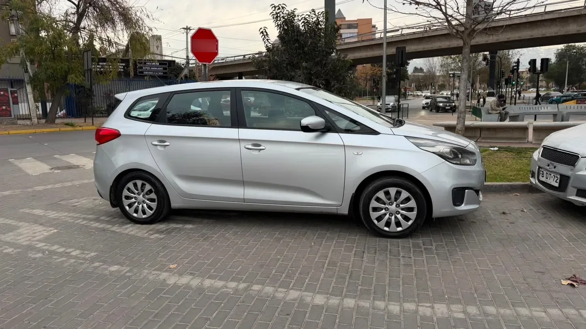 KIA MOTORS CARENS 2.0 Lx Ab Mt año 2016