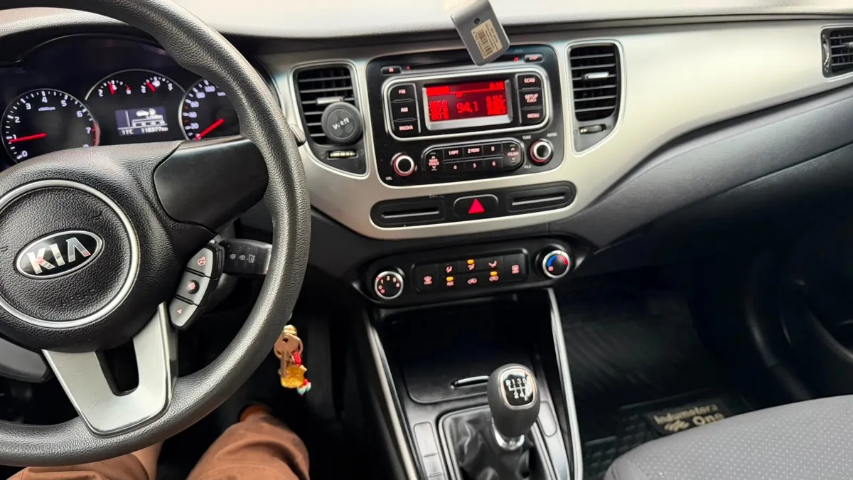 KIA MOTORS CARENS 2.0 Lx Ab Mt año 2016