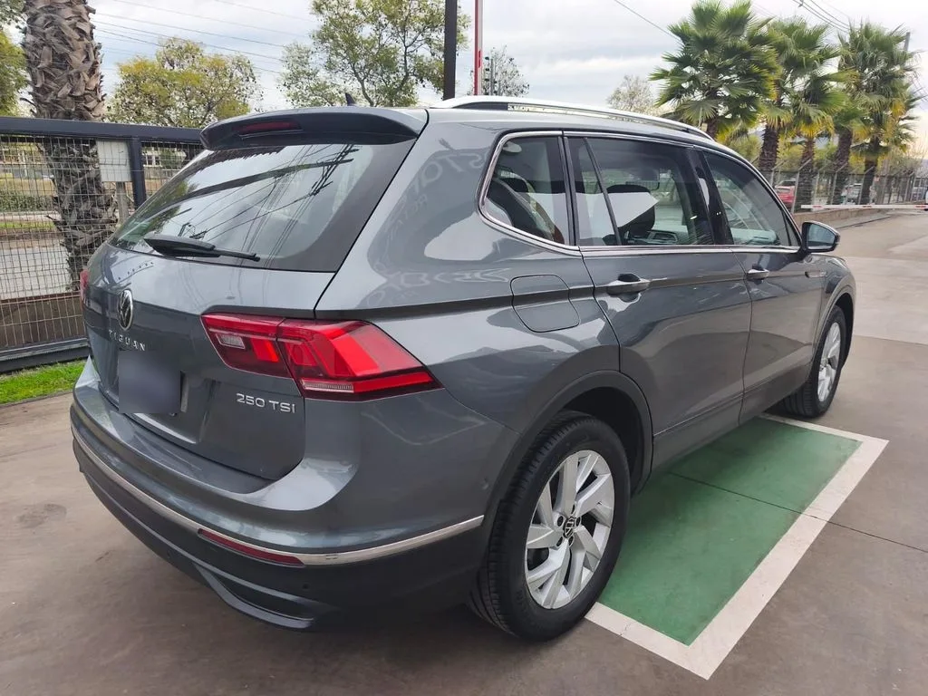 Volkswagen Tiguan 1.4 Tsi Comfortline año 2022
