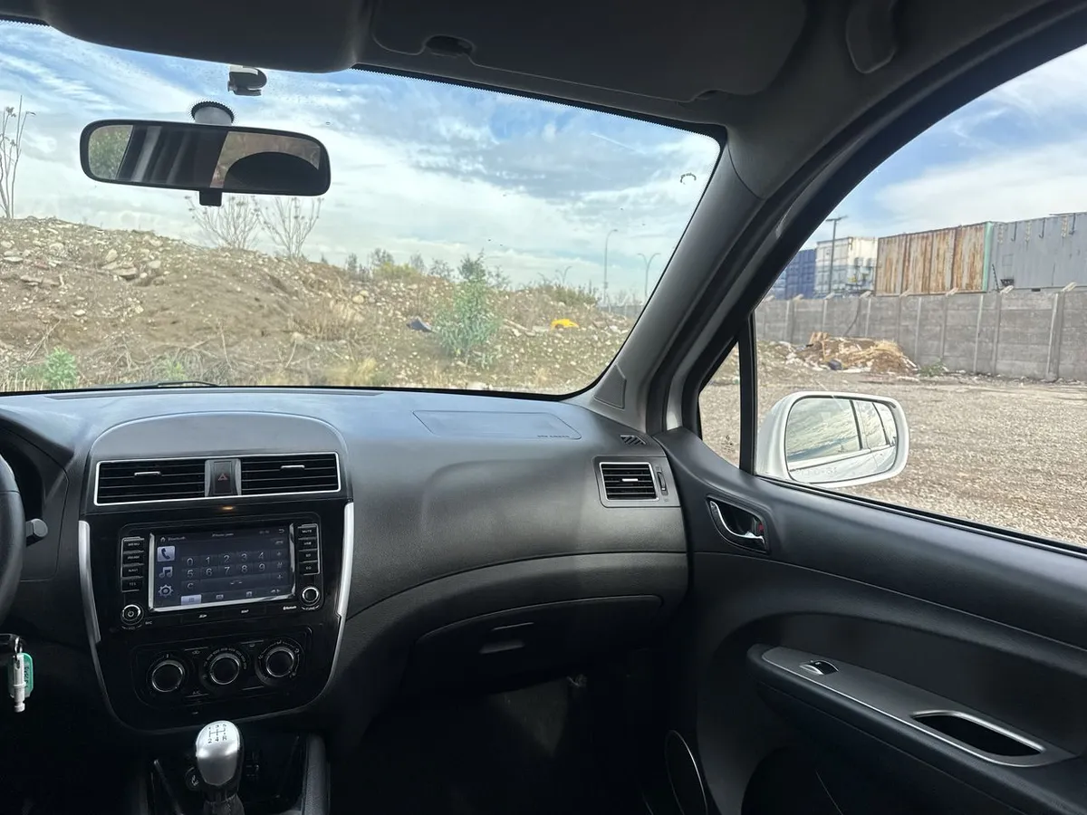 Dongfeng Joyear X3 1.6 Luxury 4x2 Mt 5p año 2022