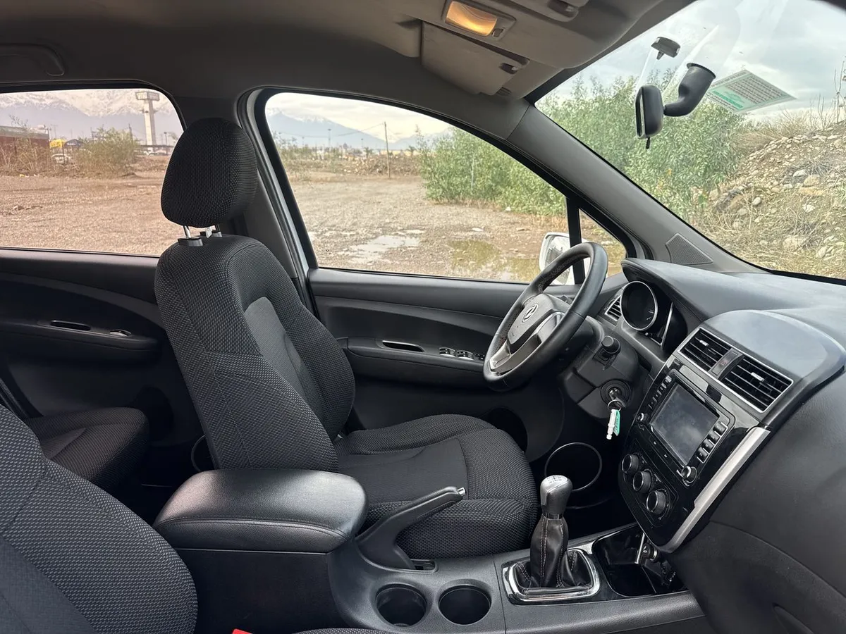 Dongfeng Joyear X3 1.6 Luxury 4x2 Mt 5p año 2022