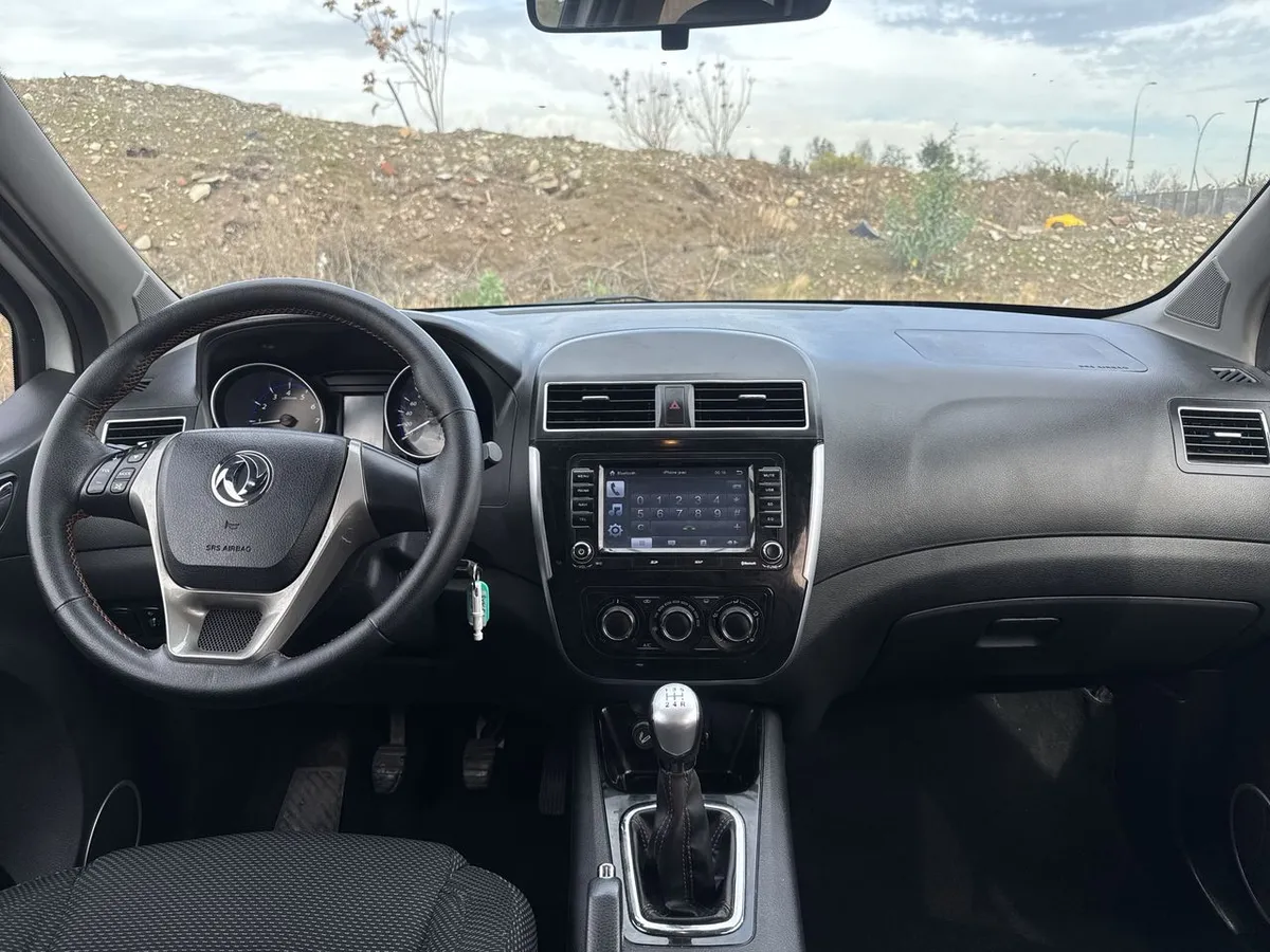 Dongfeng Joyear X3 1.6 Luxury 4x2 Mt 5p año 2022