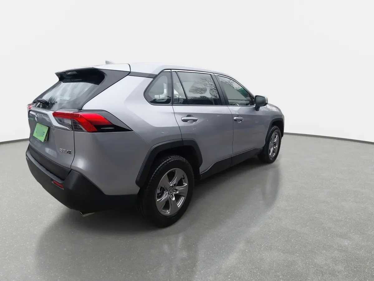 Toyota Rav 4 2.0 Le 4x2 Cvt At 5p año 2023