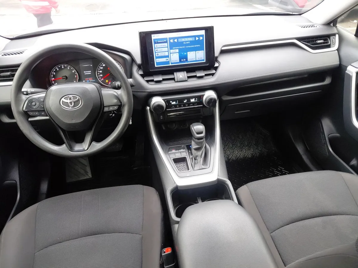 Toyota Rav 4 2.0 Le 4x2 Cvt At 5p año 2023