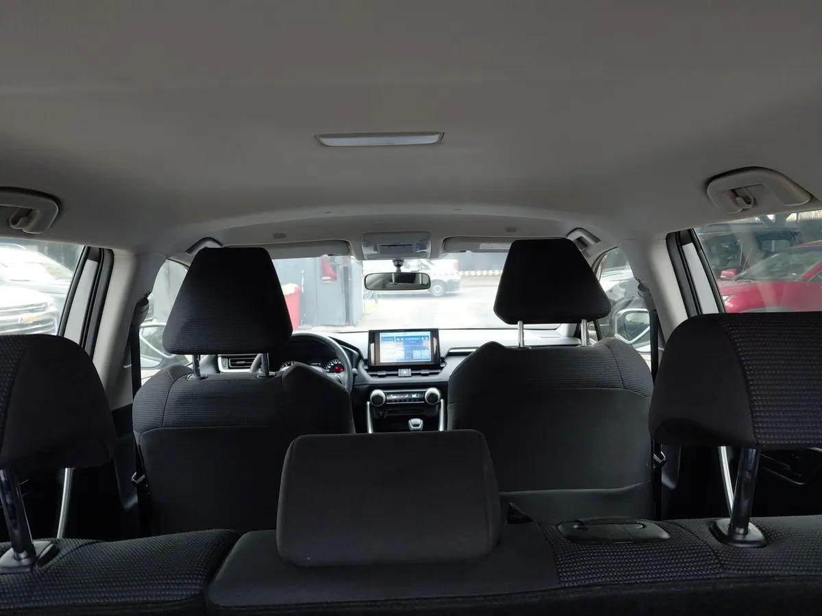 Toyota Rav 4 2.0 Le 4x2 Cvt At 5p año 2023