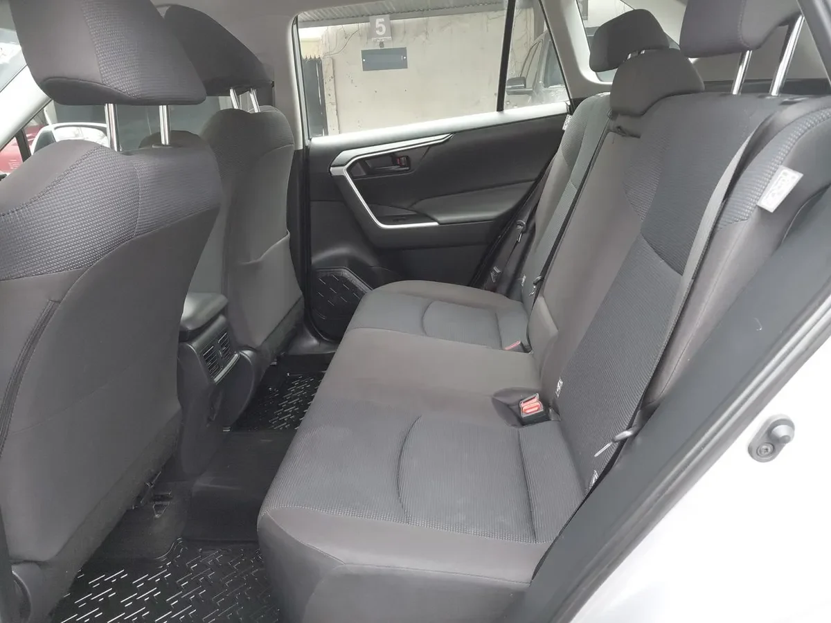 Toyota Rav 4 2.0 Le 4x2 Cvt At 5p año 2023
