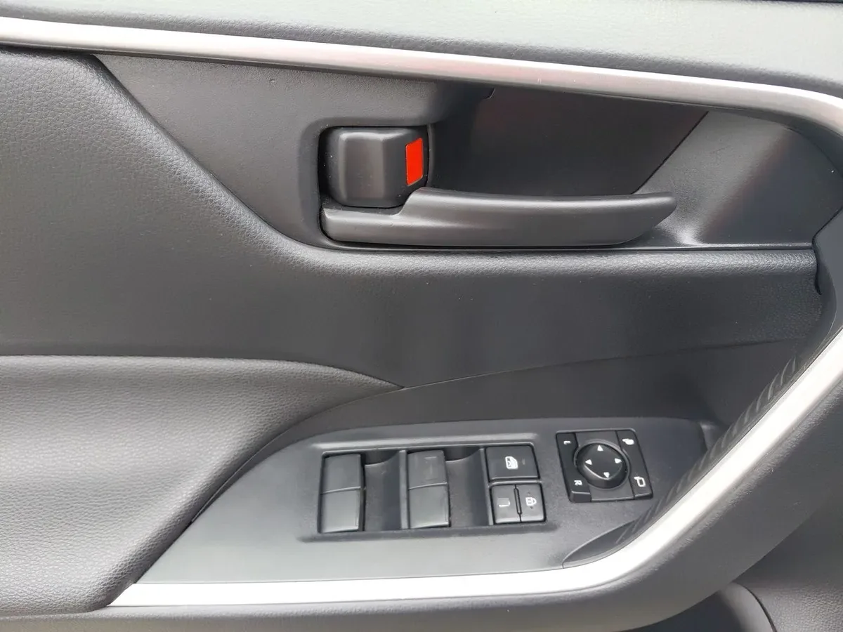 Toyota Rav 4 2.0 Le 4x2 Cvt At 5p año 2023