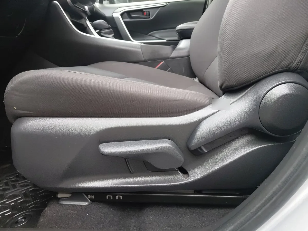 Toyota Rav 4 2.0 Le 4x2 Cvt At 5p año 2023