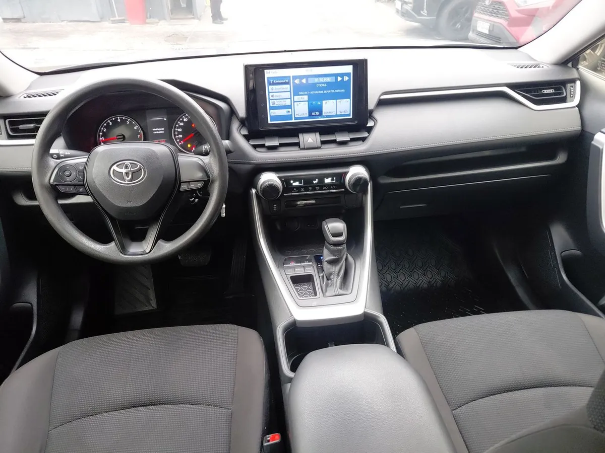 Toyota Rav 4 2.0 Le 4x2 Cvt At 5p año 2023