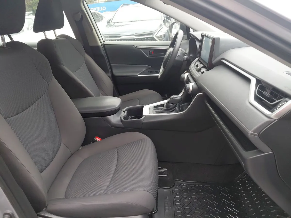 Toyota Rav 4 2.0 Le 4x2 Cvt At 5p año 2023