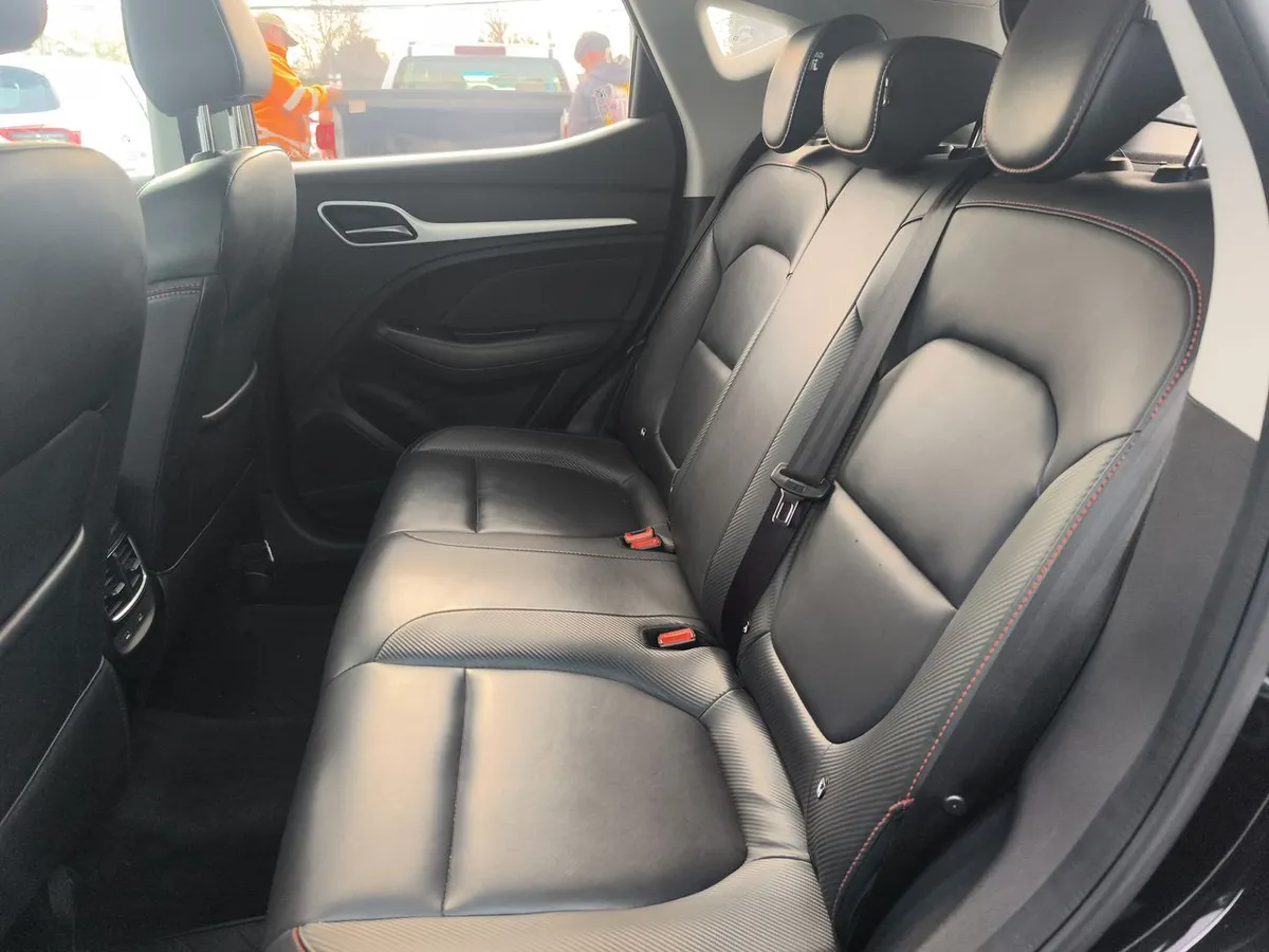 MG Mg Zx 1.5 Dlx 4x2 Cvt At 5p año 2023