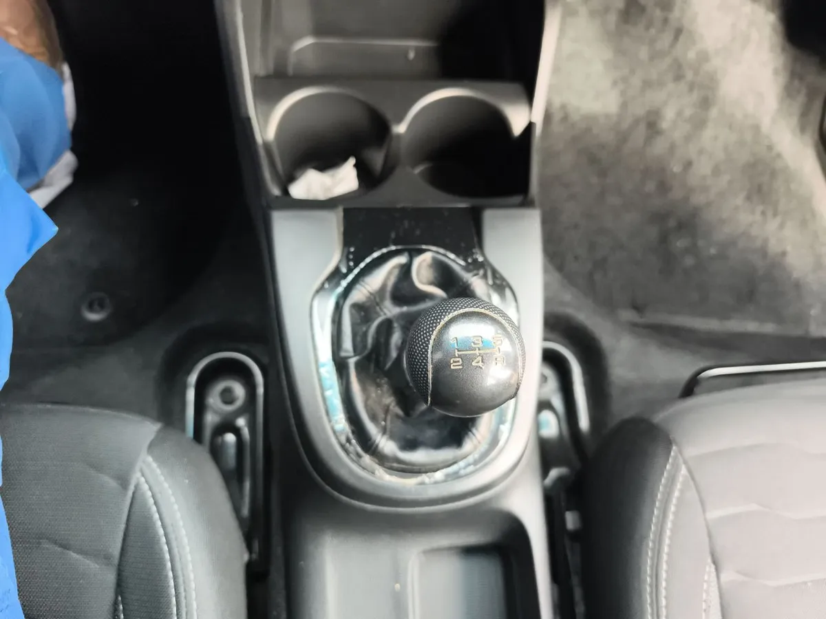 Honda Wr-V 1.5 Lx 4x2 Mt 5p año 2023