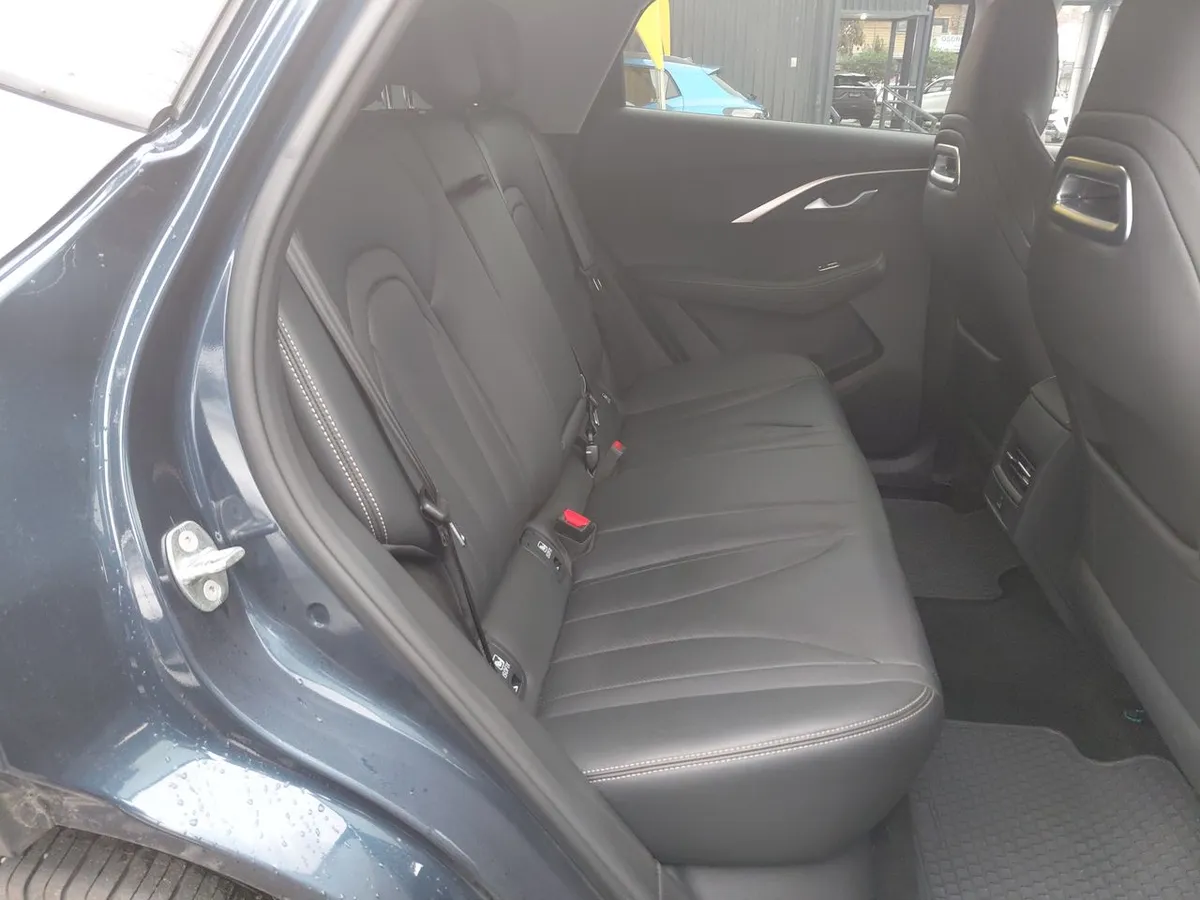 Omoda C5 1.6t Prestige 4x2 Dct At 5p año 2025