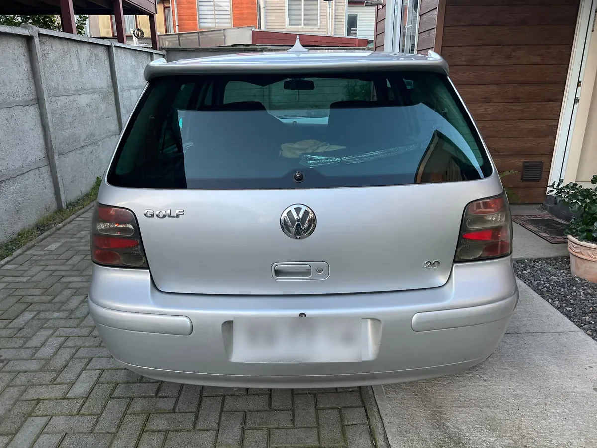 Volkswagen Golf 2.0 High Abs Mt año 2004