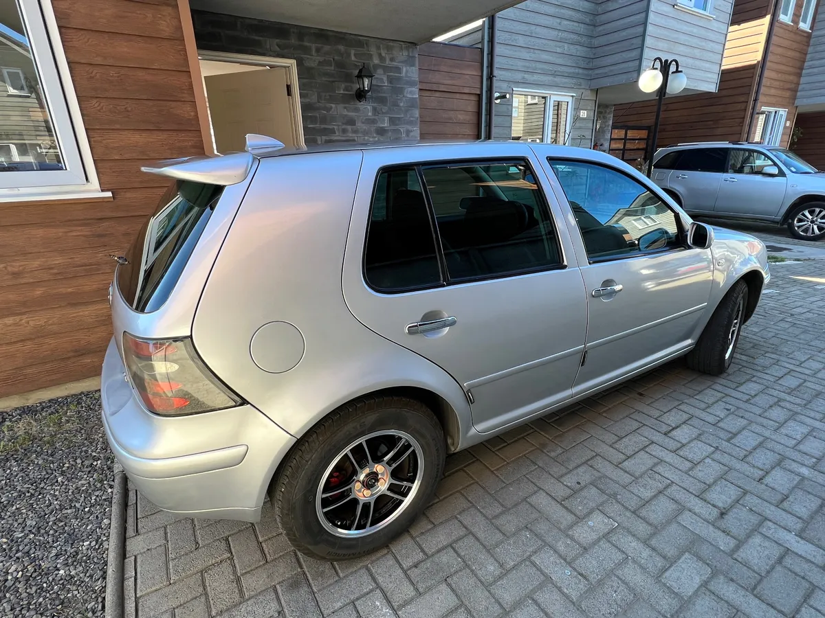 Volkswagen Golf 2.0 High Abs Mt año 2004