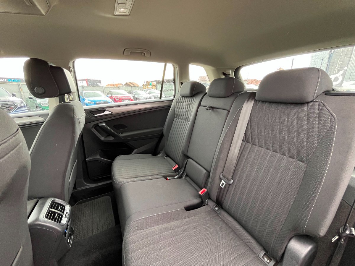 Volkswagen Tiguan Comfortline Tsi 4x2 1.4 Aut año 2022
