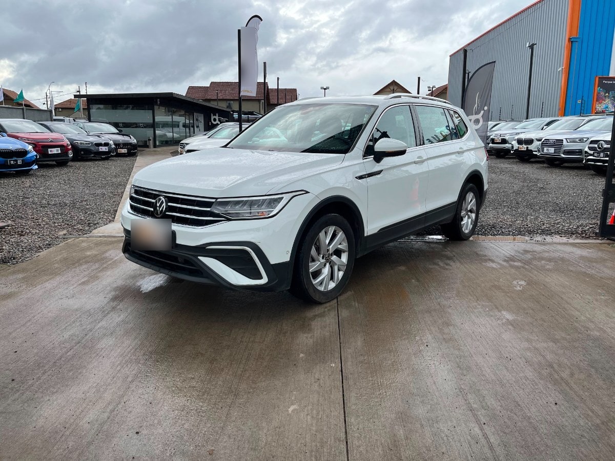 Volkswagen Tiguan Comfortline Tsi 4x2 1.4 Aut año 2022