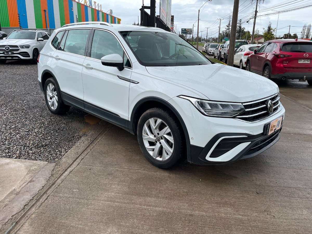 Volkswagen Tiguan Comfortline Tsi 4x2 1.4 Aut año 2022