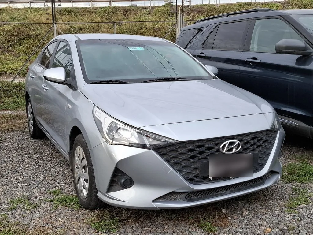 Hyundai Accent 1.4 Hci Plus 4x2 Mt 4p año 2022