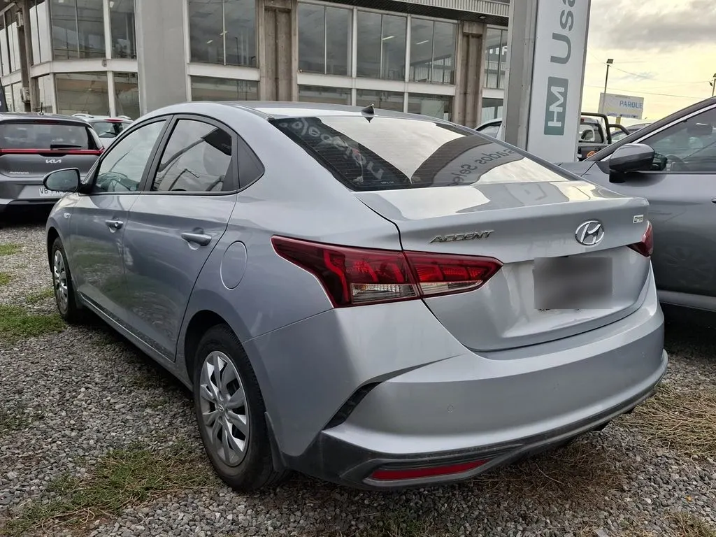 Hyundai Accent 1.4 Hci Plus 4x2 Mt 4p año 2022
