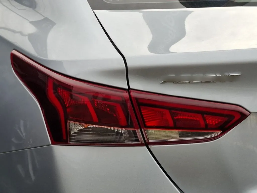 Hyundai Accent 1.4 Hci Plus 4x2 Mt 4p año 2022