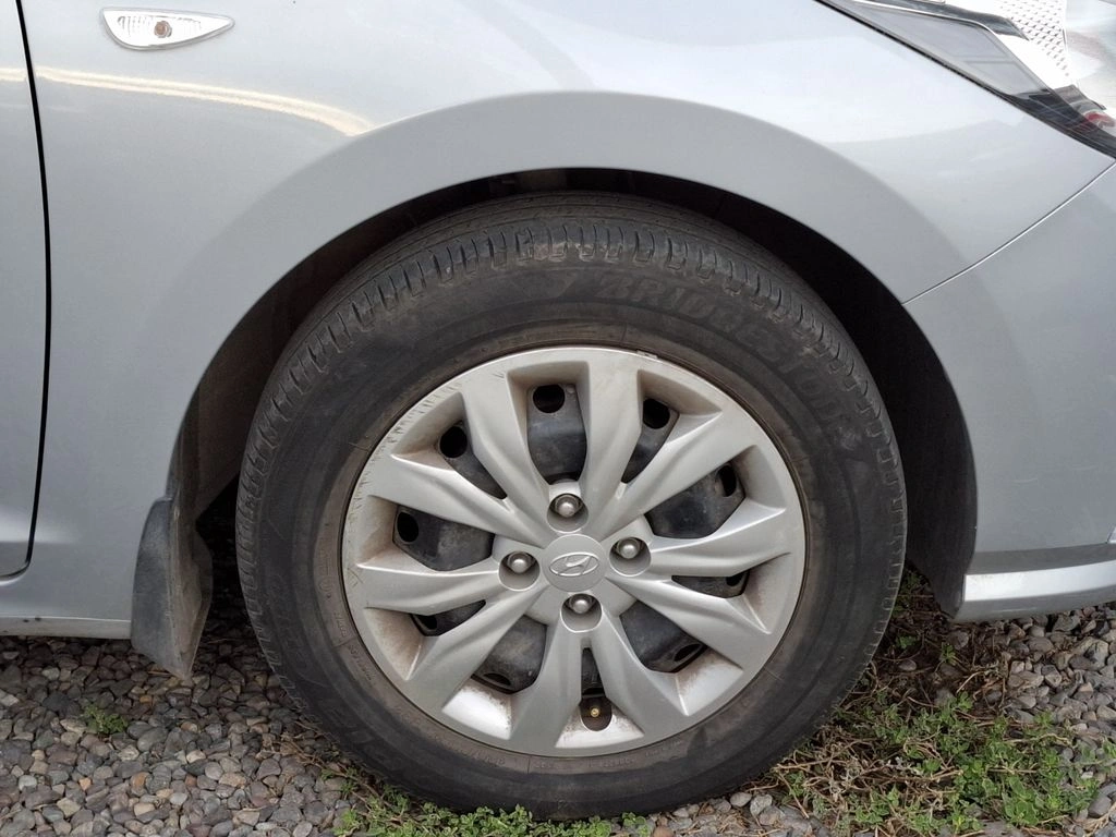 Hyundai Accent 1.4 Hci Plus 4x2 Mt 4p año 2022