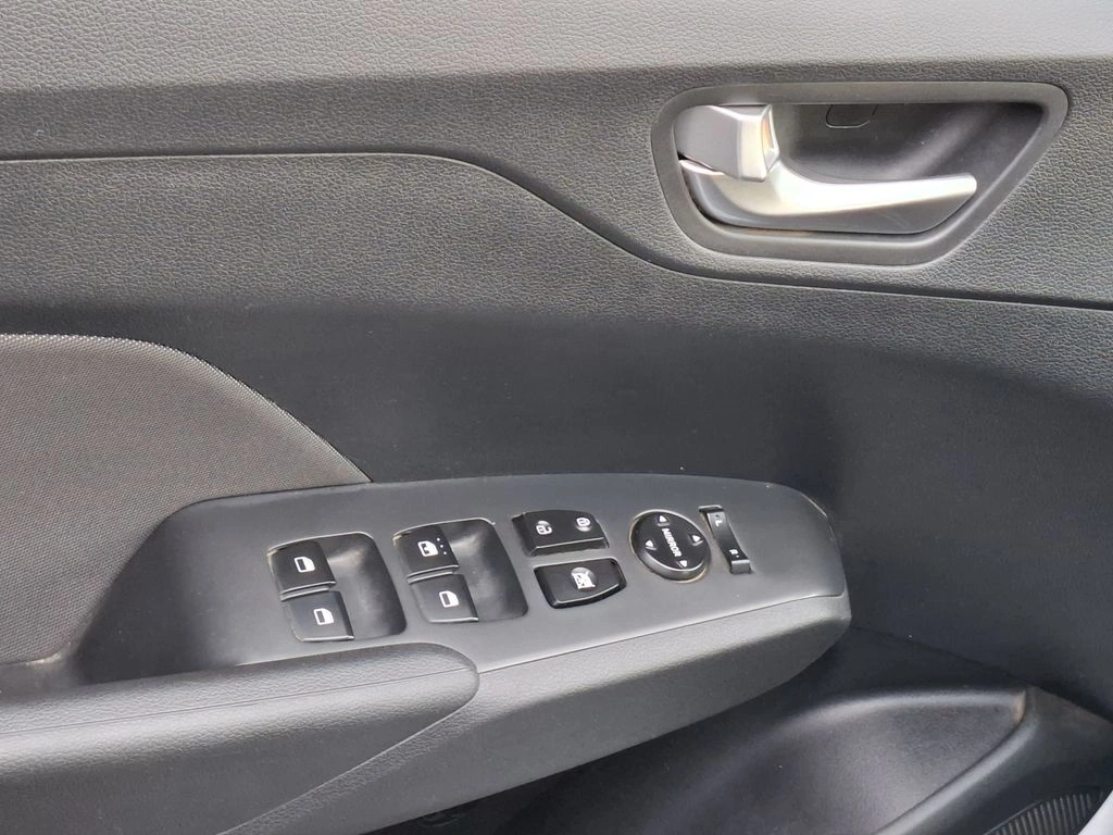 Hyundai Accent 1.4 Hci Plus 4x2 Mt 4p año 2022