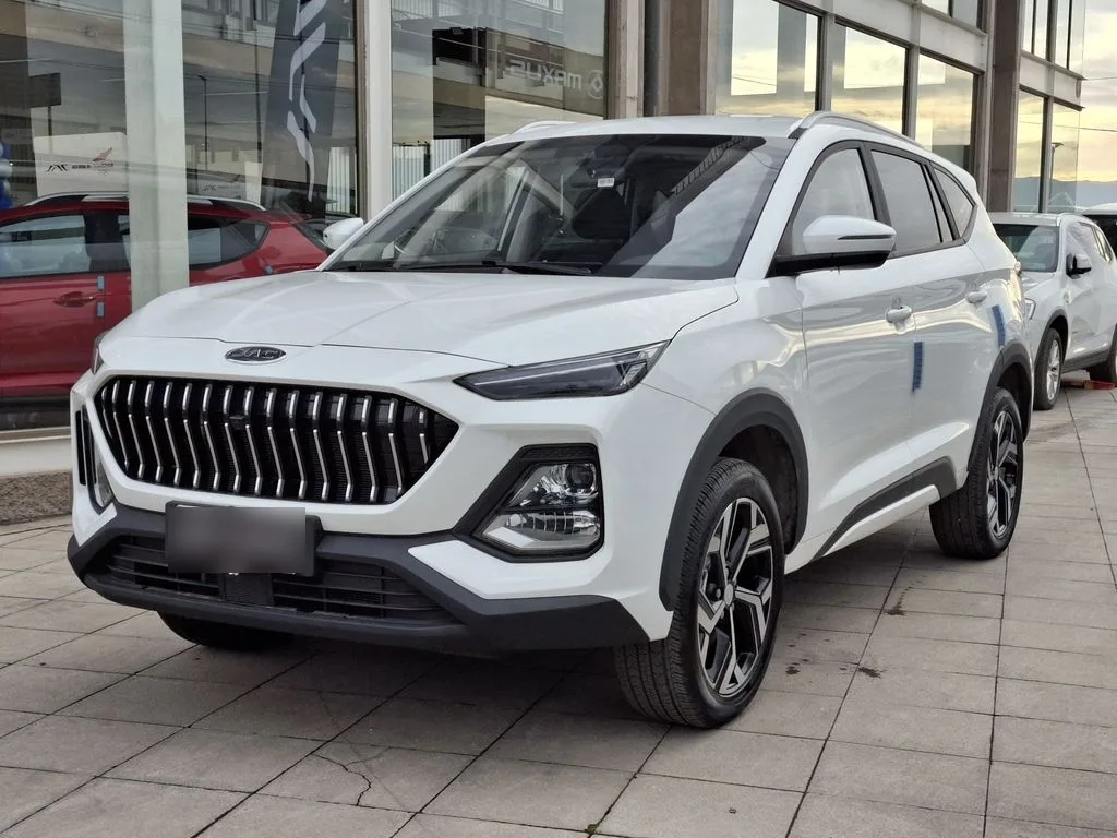 JAC Js8 1.5 Comfort Ce 4x2 6mt 5p año 2026